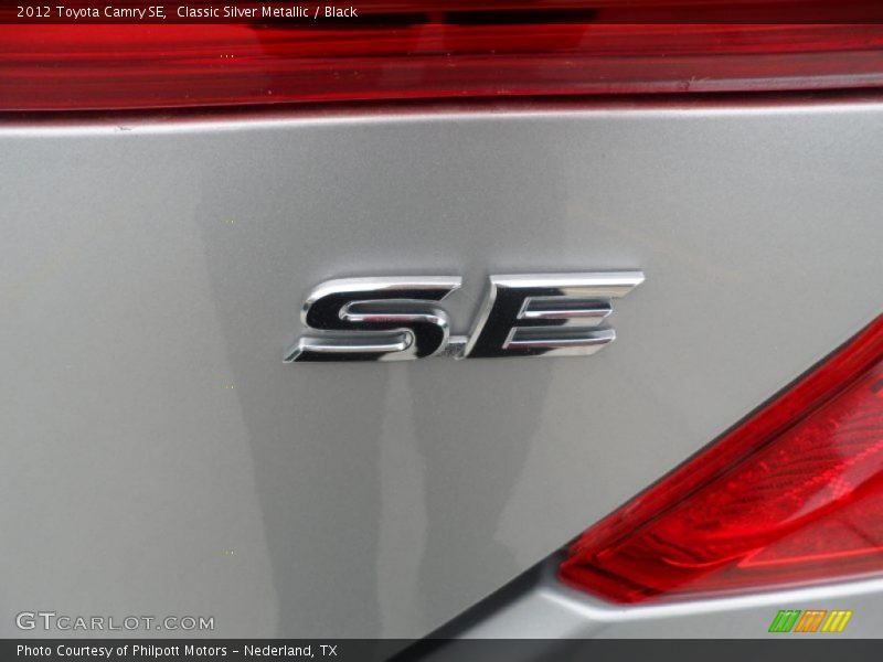 Classic Silver Metallic / Black 2012 Toyota Camry SE