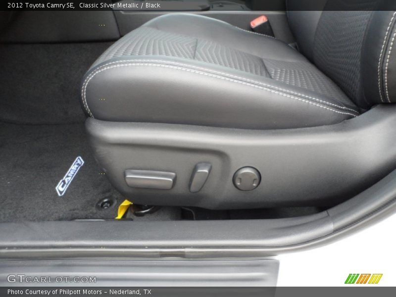 Classic Silver Metallic / Black 2012 Toyota Camry SE