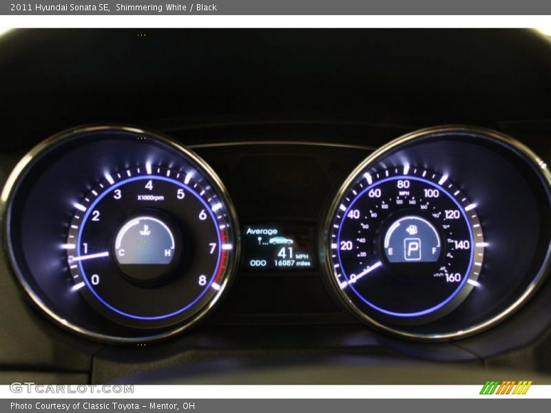 Shimmering White / Black 2011 Hyundai Sonata SE