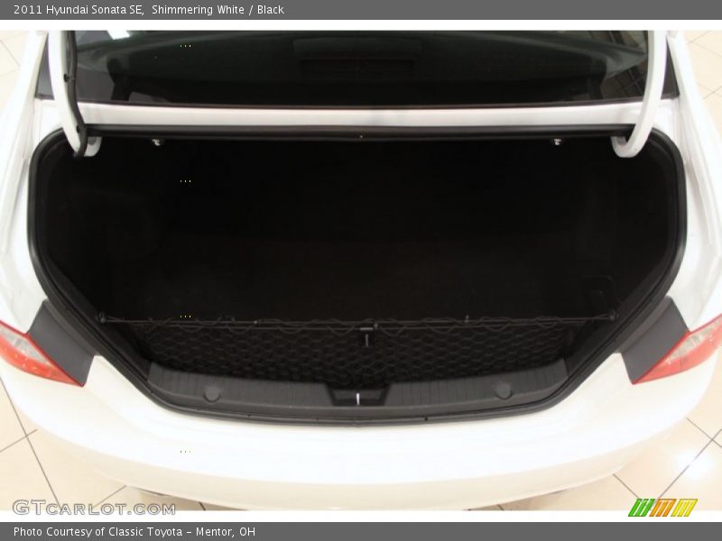 Shimmering White / Black 2011 Hyundai Sonata SE