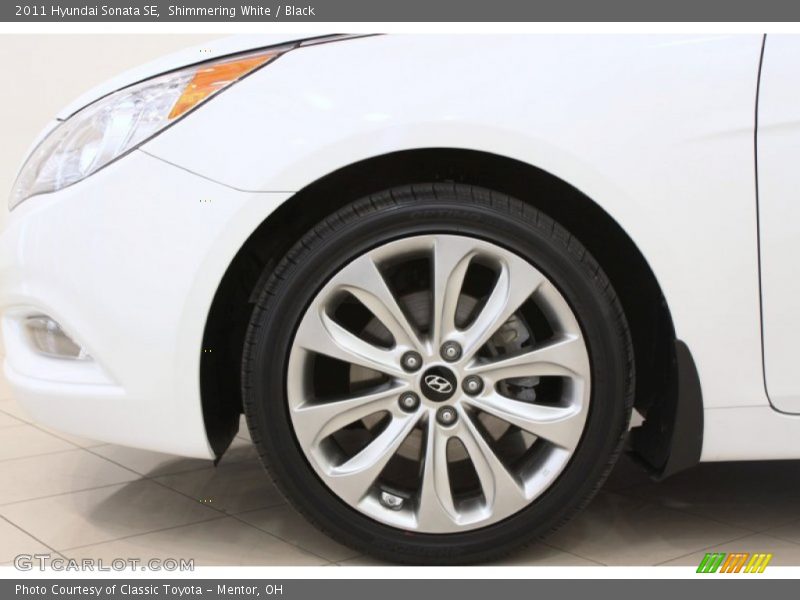 Shimmering White / Black 2011 Hyundai Sonata SE