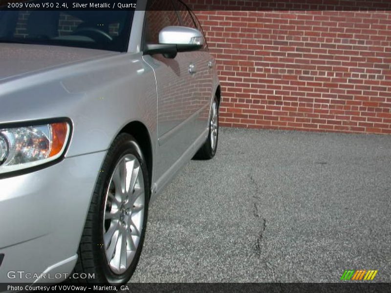 Silver Metallic / Quartz 2009 Volvo V50 2.4i