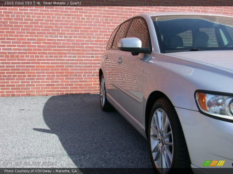 Silver Metallic / Quartz 2009 Volvo V50 2.4i