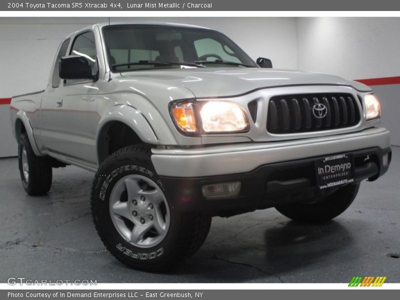 Lunar Mist Metallic / Charcoal 2004 Toyota Tacoma SR5 Xtracab 4x4