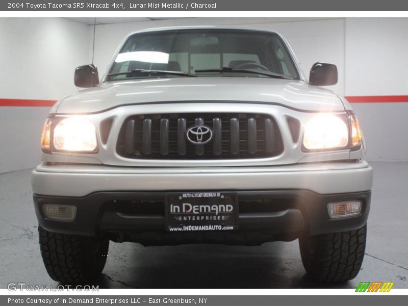 Lunar Mist Metallic / Charcoal 2004 Toyota Tacoma SR5 Xtracab 4x4
