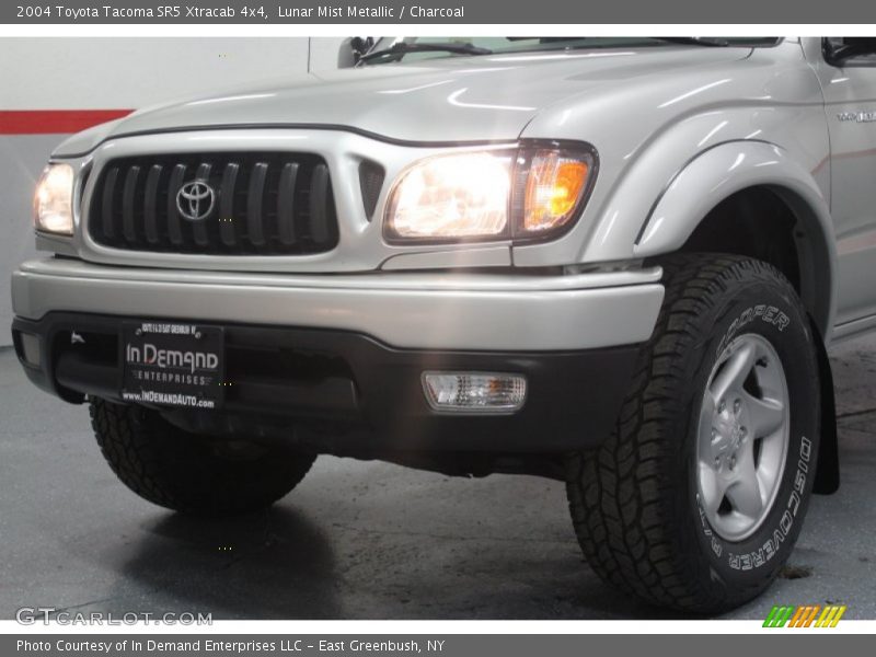 Lunar Mist Metallic / Charcoal 2004 Toyota Tacoma SR5 Xtracab 4x4