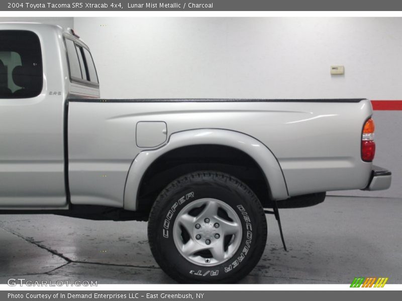 Lunar Mist Metallic / Charcoal 2004 Toyota Tacoma SR5 Xtracab 4x4