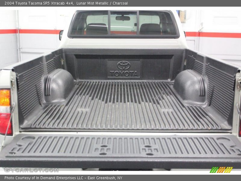 Lunar Mist Metallic / Charcoal 2004 Toyota Tacoma SR5 Xtracab 4x4