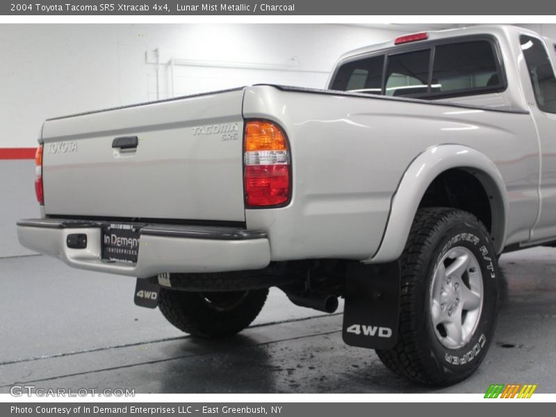 Lunar Mist Metallic / Charcoal 2004 Toyota Tacoma SR5 Xtracab 4x4