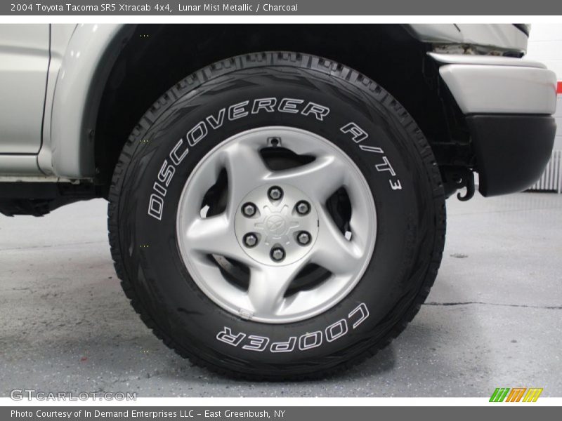 Lunar Mist Metallic / Charcoal 2004 Toyota Tacoma SR5 Xtracab 4x4