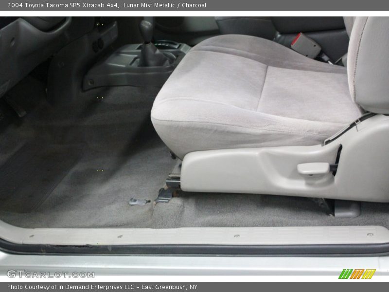 Lunar Mist Metallic / Charcoal 2004 Toyota Tacoma SR5 Xtracab 4x4