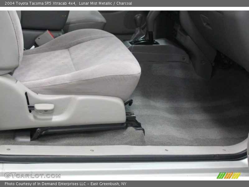 Lunar Mist Metallic / Charcoal 2004 Toyota Tacoma SR5 Xtracab 4x4