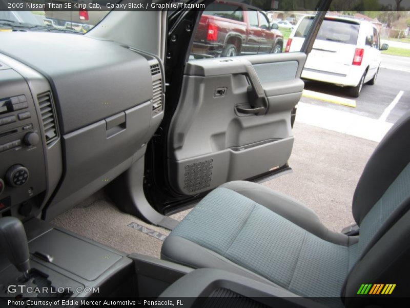 Galaxy Black / Graphite/Titanium 2005 Nissan Titan SE King Cab