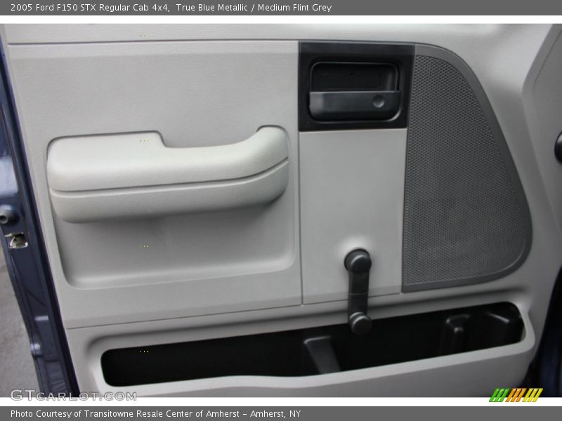 True Blue Metallic / Medium Flint Grey 2005 Ford F150 STX Regular Cab 4x4