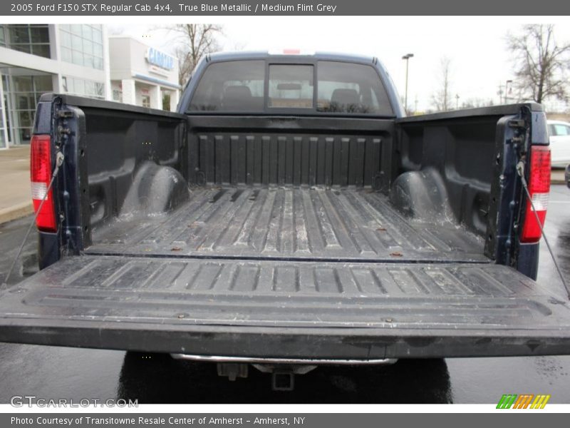 True Blue Metallic / Medium Flint Grey 2005 Ford F150 STX Regular Cab 4x4