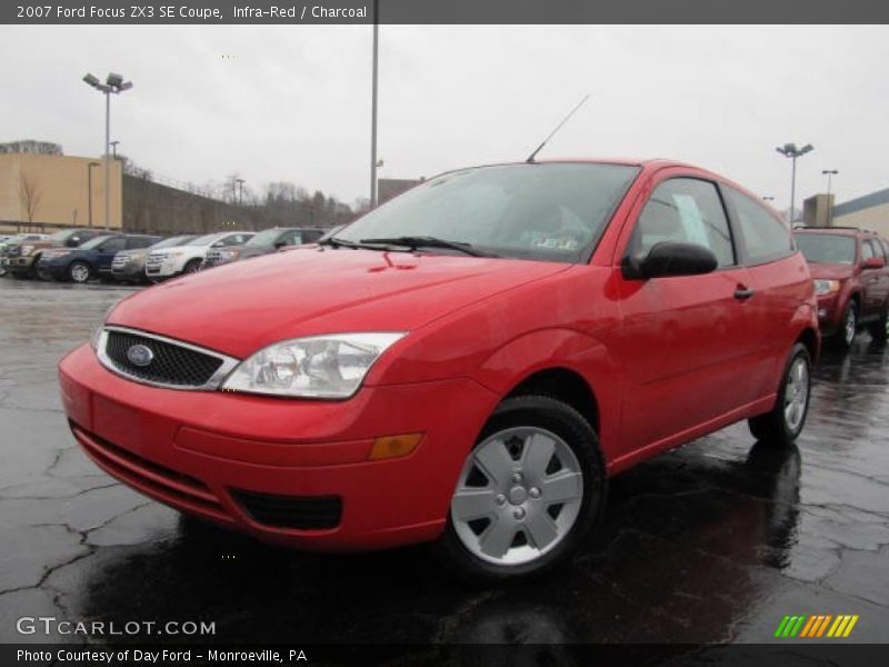Front 3/4 View of 2007 Focus ZX3 SE Coupe