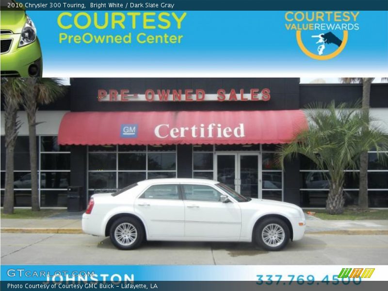 Bright White / Dark Slate Gray 2010 Chrysler 300 Touring