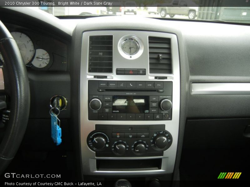 Bright White / Dark Slate Gray 2010 Chrysler 300 Touring