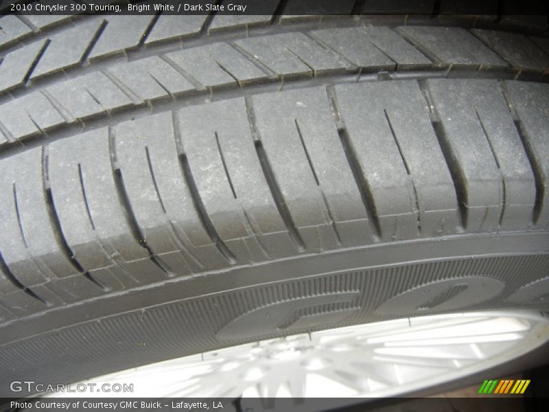 Bright White / Dark Slate Gray 2010 Chrysler 300 Touring