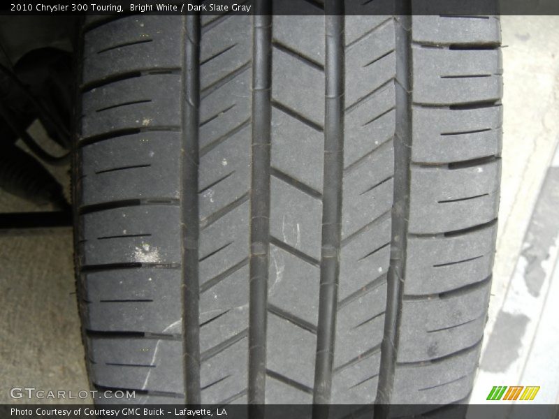 Bright White / Dark Slate Gray 2010 Chrysler 300 Touring