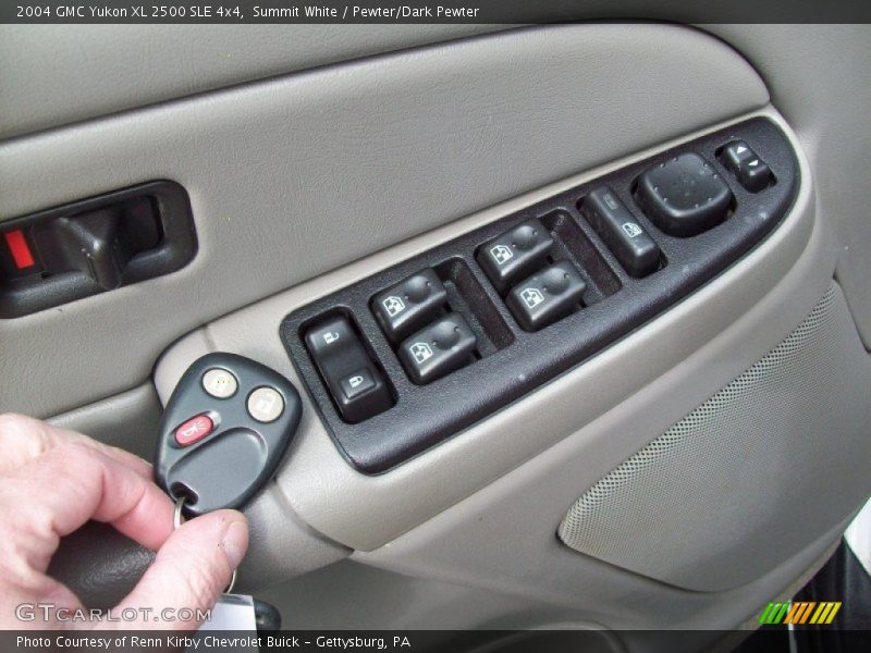 Summit White / Pewter/Dark Pewter 2004 GMC Yukon XL 2500 SLE 4x4