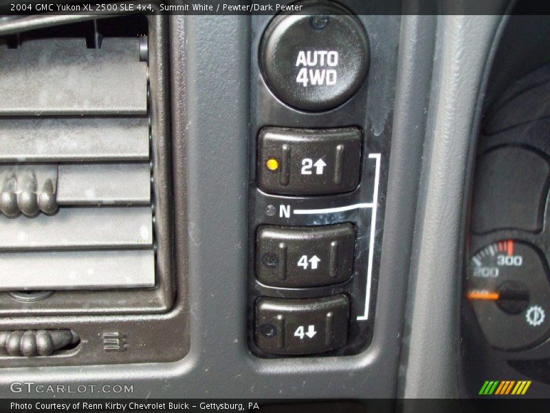 Summit White / Pewter/Dark Pewter 2004 GMC Yukon XL 2500 SLE 4x4