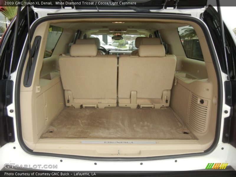 White Diamond Tricoat / Cocoa/Light Cashmere 2009 GMC Yukon XL Denali