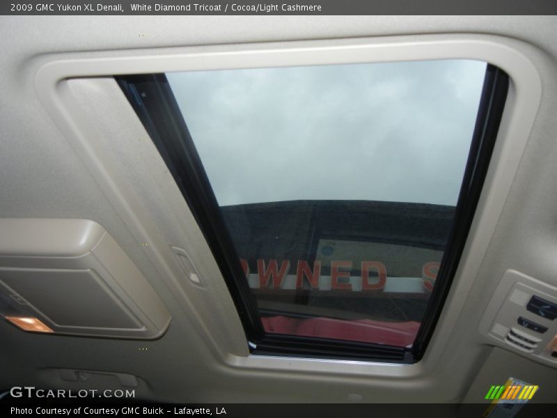 White Diamond Tricoat / Cocoa/Light Cashmere 2009 GMC Yukon XL Denali