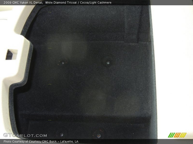 White Diamond Tricoat / Cocoa/Light Cashmere 2009 GMC Yukon XL Denali
