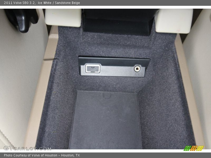 Ice White / Sandstone Beige 2011 Volvo S80 3.2