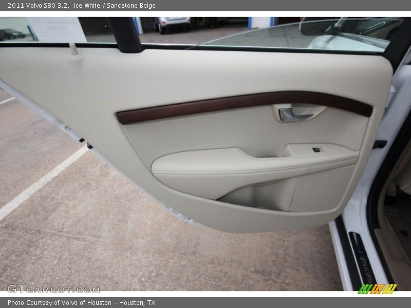 Ice White / Sandstone Beige 2011 Volvo S80 3.2