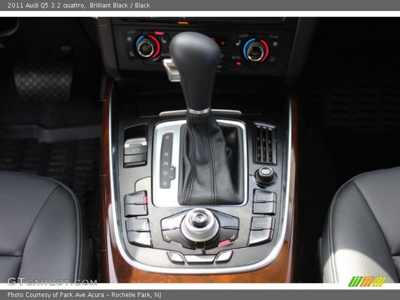 Brilliant Black / Black 2011 Audi Q5 3.2 quattro