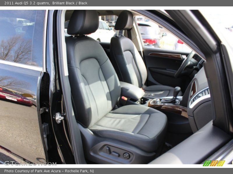 Brilliant Black / Black 2011 Audi Q5 3.2 quattro