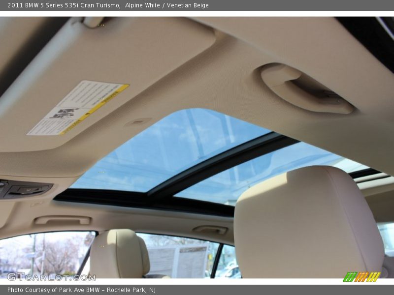 Alpine White / Venetian Beige 2011 BMW 5 Series 535i Gran Turismo