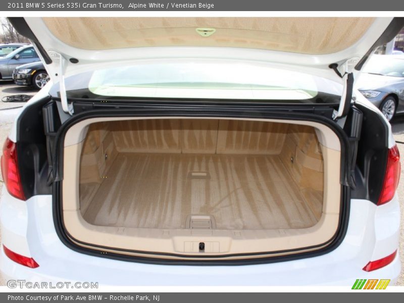 Alpine White / Venetian Beige 2011 BMW 5 Series 535i Gran Turismo