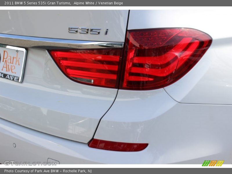 Alpine White / Venetian Beige 2011 BMW 5 Series 535i Gran Turismo