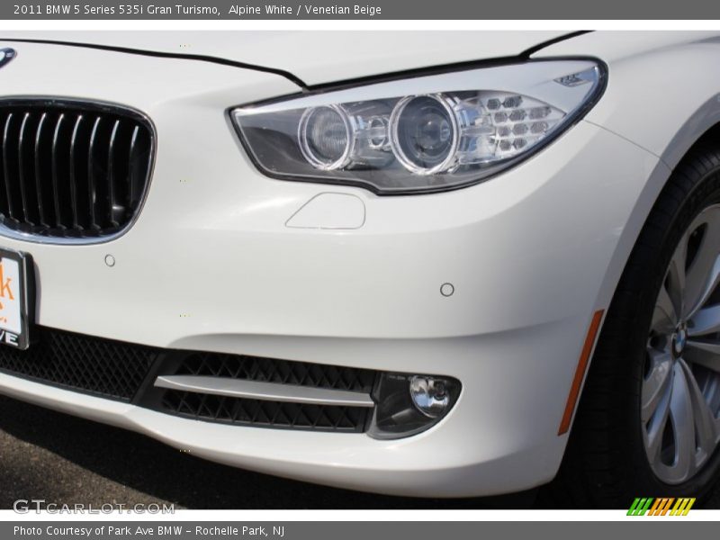 Alpine White / Venetian Beige 2011 BMW 5 Series 535i Gran Turismo
