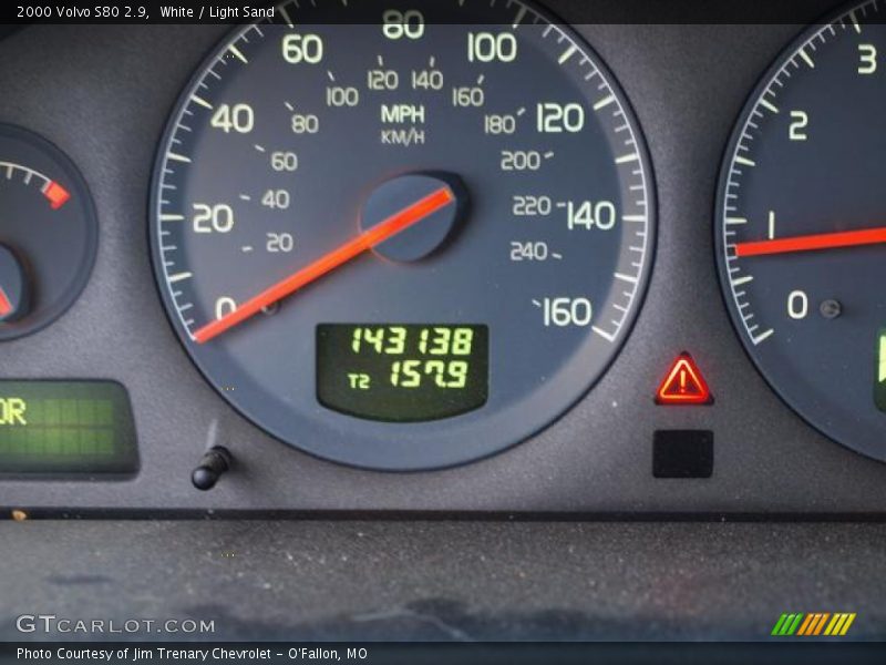 White / Light Sand 2000 Volvo S80 2.9
