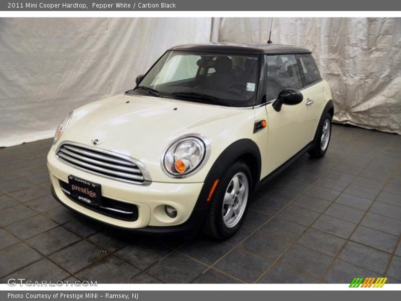 Pepper White / Carbon Black 2011 Mini Cooper Hardtop