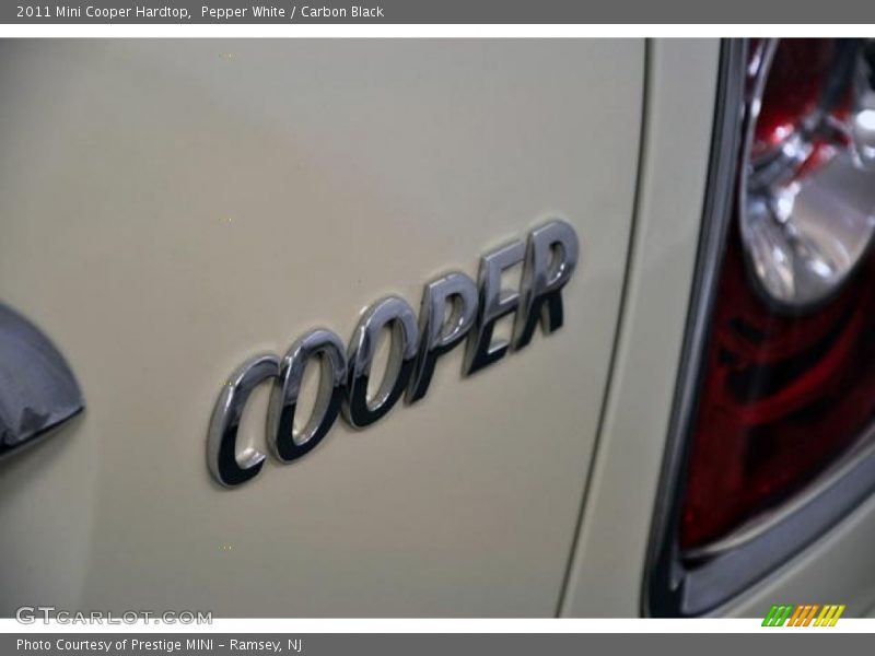 Pepper White / Carbon Black 2011 Mini Cooper Hardtop