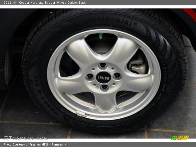 Pepper White / Carbon Black 2011 Mini Cooper Hardtop