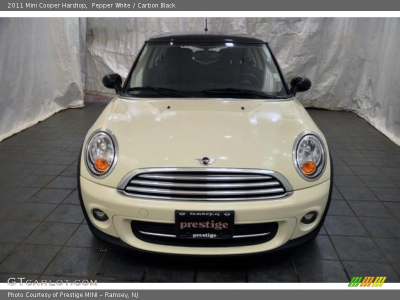 Pepper White / Carbon Black 2011 Mini Cooper Hardtop