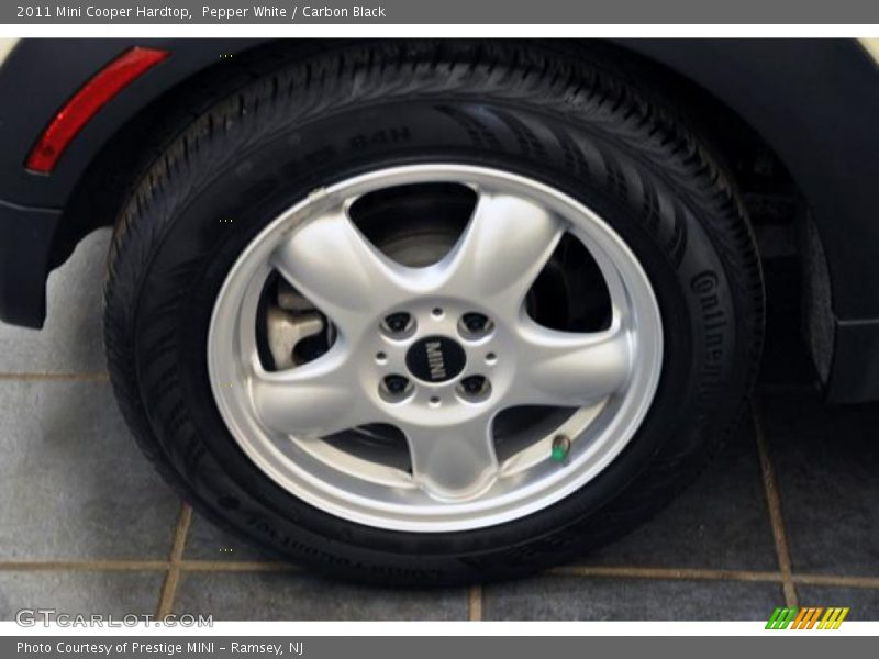 Pepper White / Carbon Black 2011 Mini Cooper Hardtop