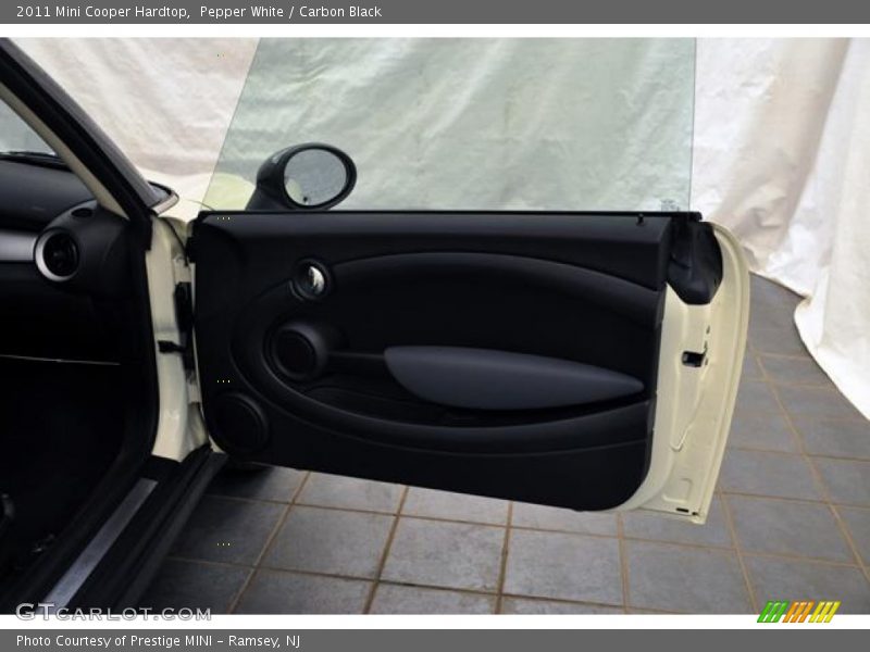 Pepper White / Carbon Black 2011 Mini Cooper Hardtop