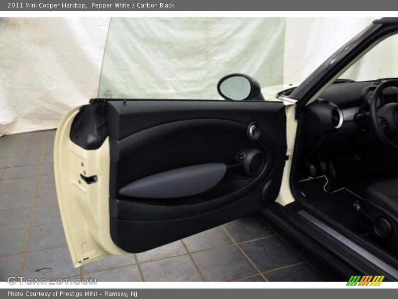 Pepper White / Carbon Black 2011 Mini Cooper Hardtop