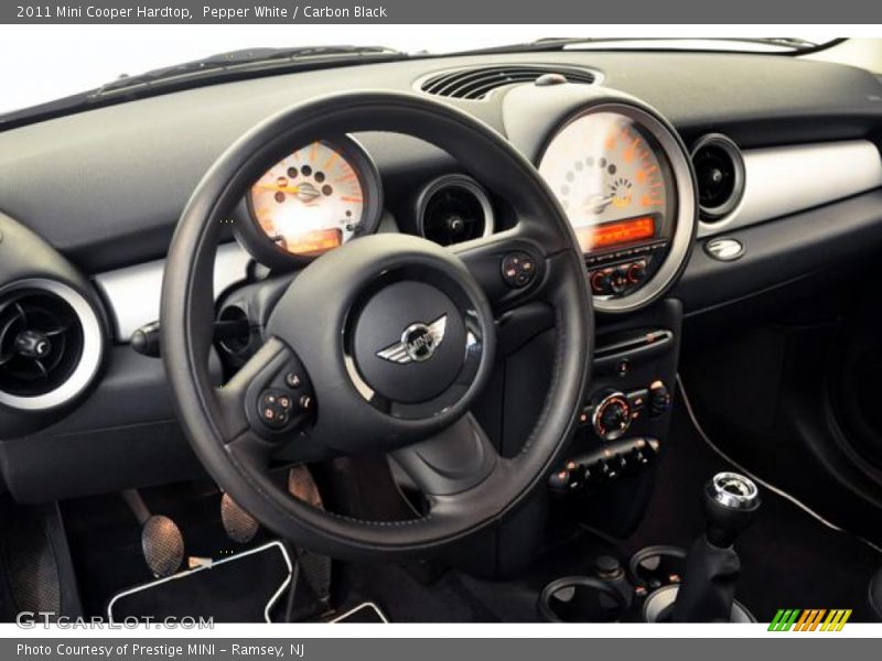 Pepper White / Carbon Black 2011 Mini Cooper Hardtop