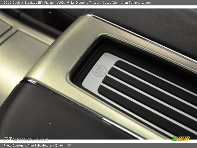 White Diamond Tricoat / Cocoa/Light Linen Tehama Leather 2011 Cadillac Escalade ESV Platinum AWD