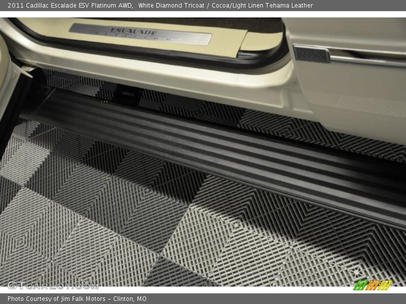 White Diamond Tricoat / Cocoa/Light Linen Tehama Leather 2011 Cadillac Escalade ESV Platinum AWD