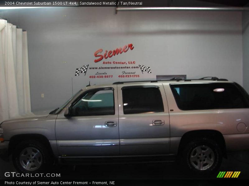 Sandalwood Metallic / Tan/Neutral 2004 Chevrolet Suburban 1500 LT 4x4