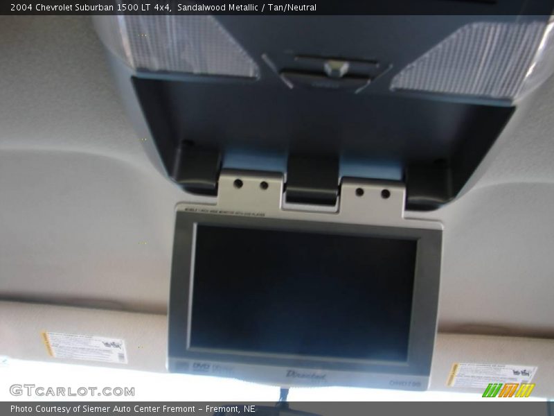 Sandalwood Metallic / Tan/Neutral 2004 Chevrolet Suburban 1500 LT 4x4